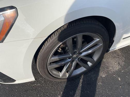 2016 Volkswagen Passat 1.8T R-Line