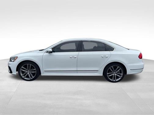 Pure White 2016 Volkswagen Passat 1.8T R-Line