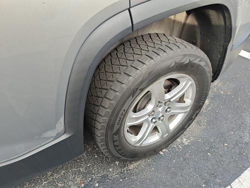 Pepperdust Metallic 2019 GMC Acadia SLE-1