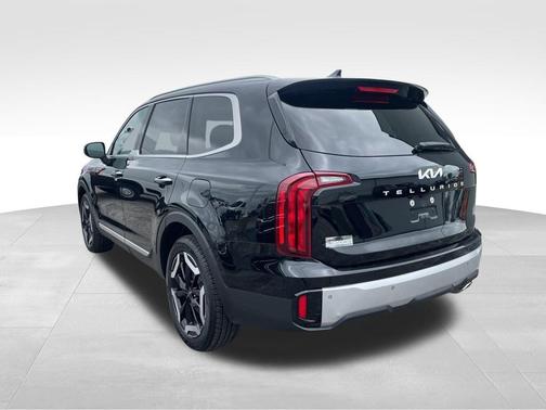 Ebony Black 2024 Kia Telluride S