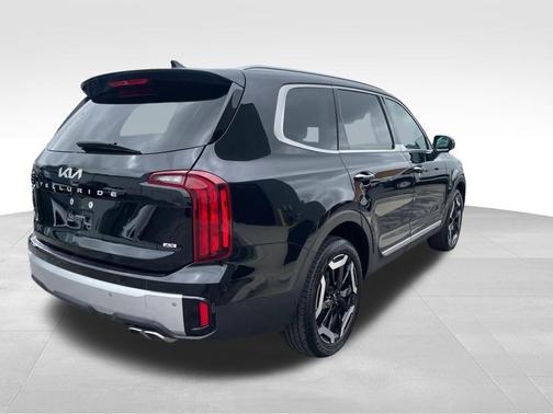 Ebony Black 2024 Kia Telluride S