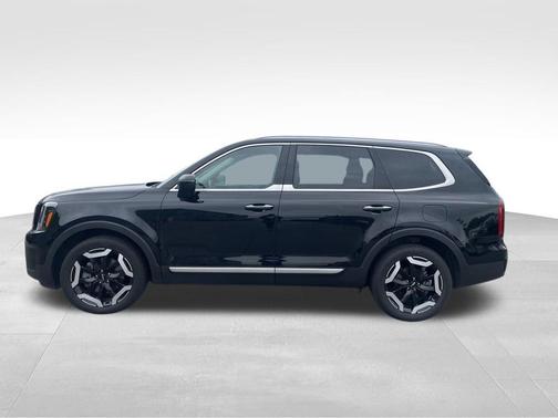 Ebony Black 2024 Kia Telluride S