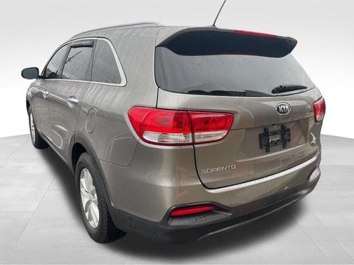 Titanium Silver 2016 Kia Sorento LX