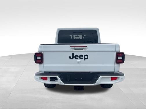 Bright White Clearcoat 2022 Jeep Gladiator Overland