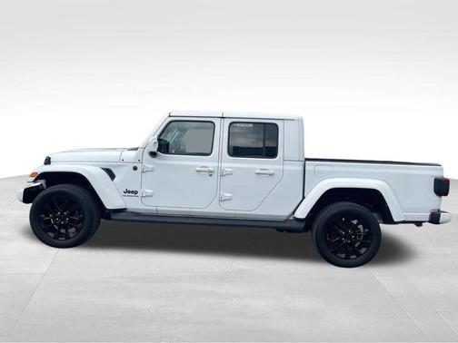 Bright White Clearcoat 2022 Jeep Gladiator Overland