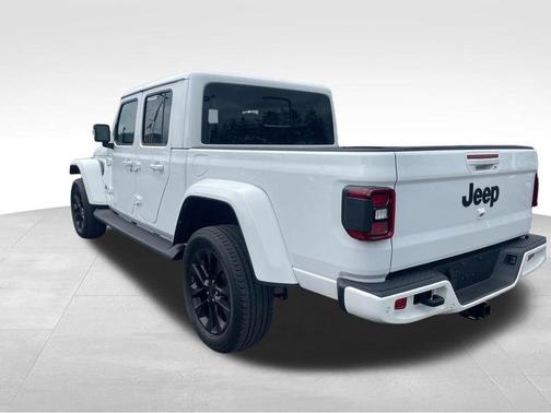 Bright White Clearcoat 2022 Jeep Gladiator Overland