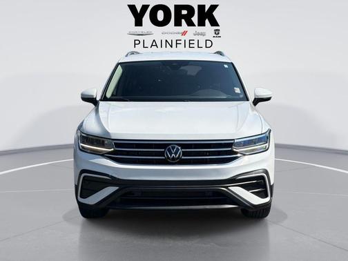 Pure White 2022 Volkswagen Tiguan 2.0T SE