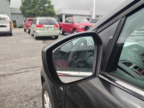 Magnetic 2017 Ford Escape SE