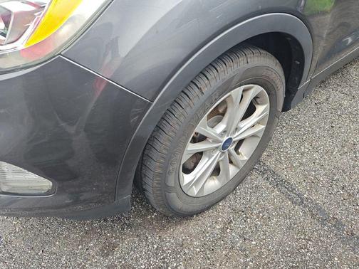 Magnetic 2017 Ford Escape SE