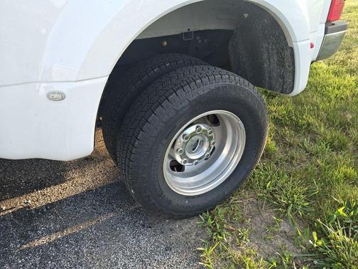 Oxford White 2022 Ford F-350 XLT