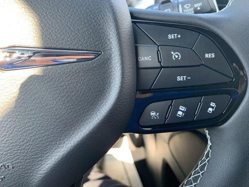 Bright White Clearcoat 2026 Chrysler Pacifica Limited