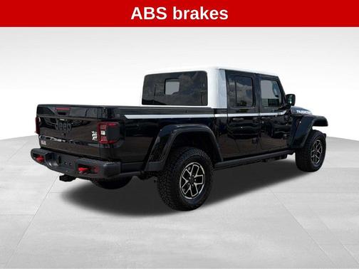 Black Clearcoat 2026 Jeep Gladiator Rubicon