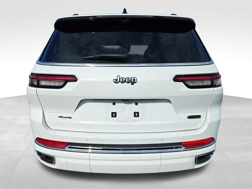 Bright White Clearcoat 2023 Jeep Grand Cherokee L Overland
