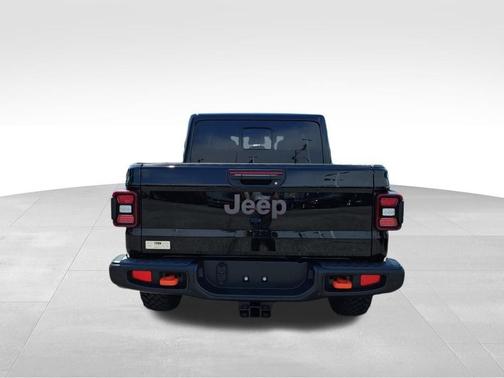 Black Clearcoat 2026 Jeep Gladiator Mojave