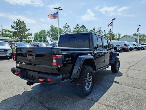 Black Clearcoat 2026 Jeep Gladiator Mojave