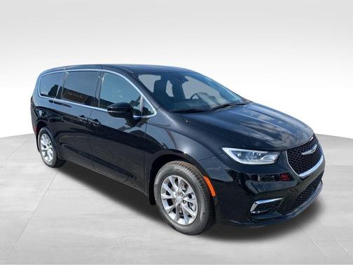 Diamond Black 2026 Chrysler Pacifica Select