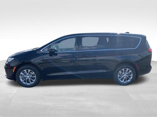 Diamond Black 2026 Chrysler Pacifica Select