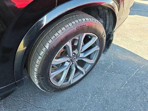 Onyx Black Metallic 2019 Volvo XC90 T6 Momentum