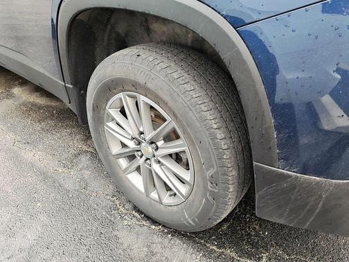 Blue Metallic 2023 Chevrolet Traverse LT Cloth