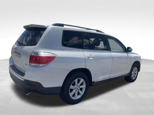 Blizzard Pearl 2011 Toyota Highlander SE