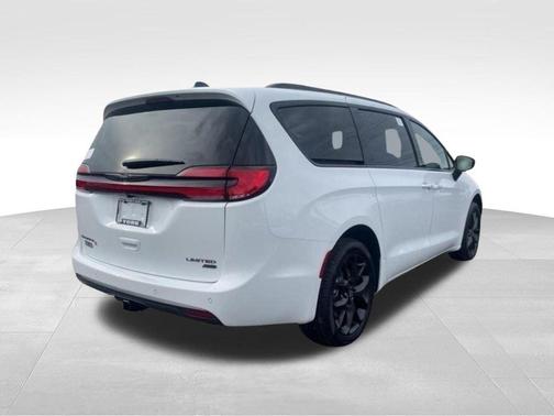 Bright White Clearcoat 2026 Chrysler Pacifica Limited
