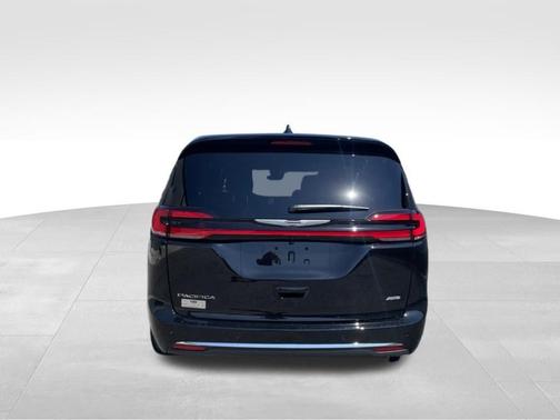 Diamond Black 2026 Chrysler Pacifica Select