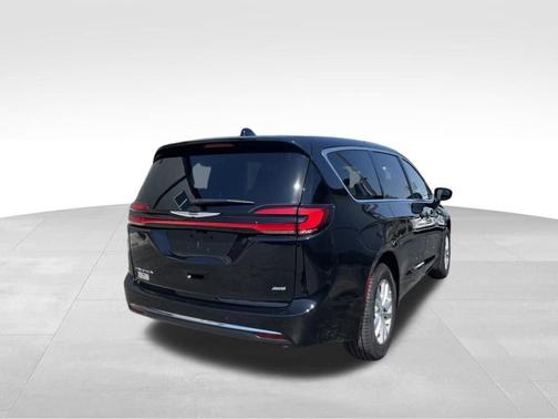 Diamond Black 2026 Chrysler Pacifica Select