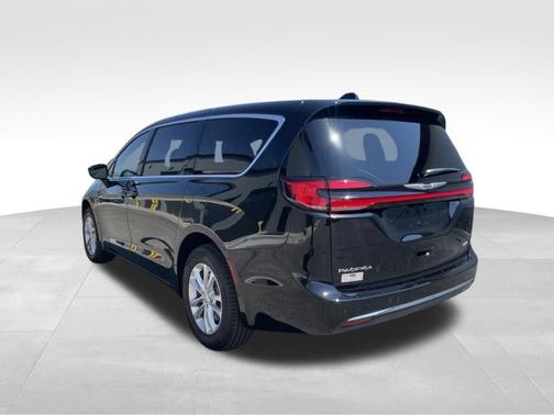 Diamond Black 2026 Chrysler Pacifica Select