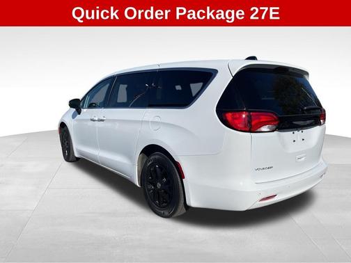 2022 Chrysler Voyager LX