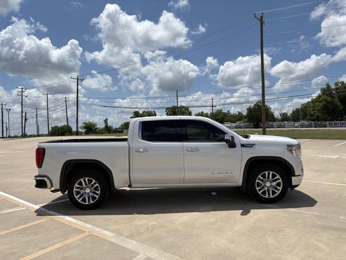 White Frost Tricoat 2021 GMC Sierra 1500 SLT