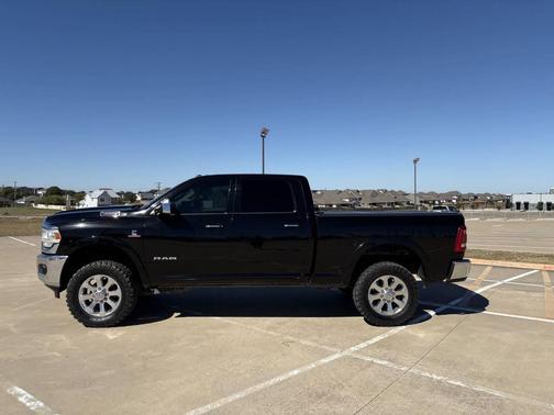 2019 RAM 2500 Laramie Crew Cab 4x4 6'4' Box