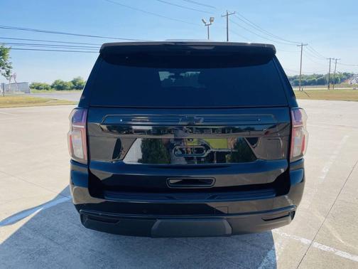 2022 Chevrolet Suburban LS