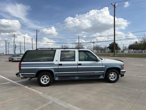 WHITE 1993 Chevrolet Suburban 1500