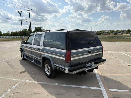 WHITE 1993 Chevrolet Suburban 1500