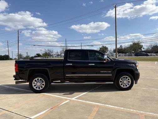 black 2019 GMC Sierra 2500 Denali