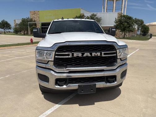 Bright White Clearcoat 2024 RAM 3500 Tradesman Crew Cab 4x4 8' Box