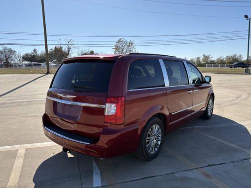 2014 Chrysler Town & Country Touring-L