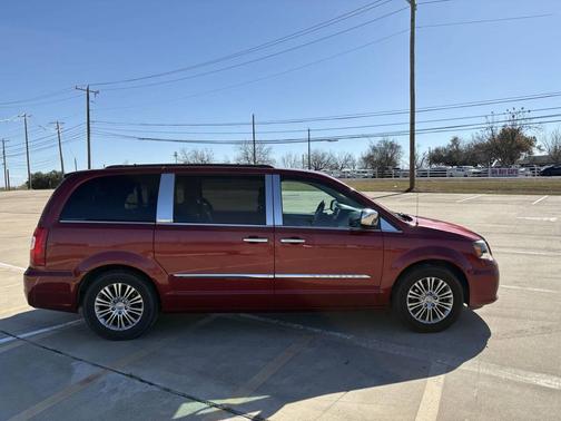 2014 Chrysler Town & Country Touring-L