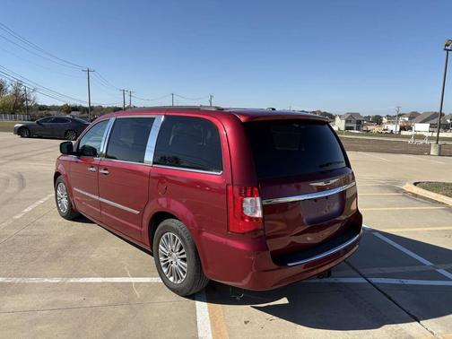 2014 Chrysler Town & Country Touring-L