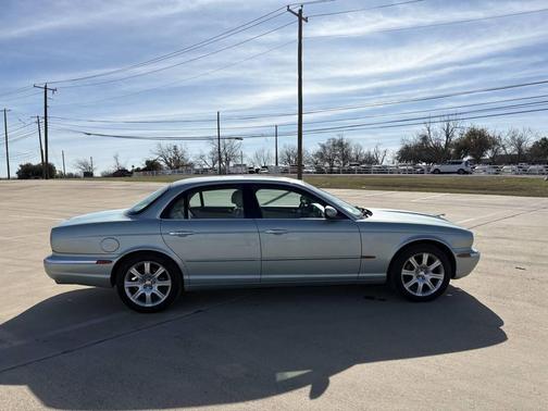 2004 Jaguar XJ Base