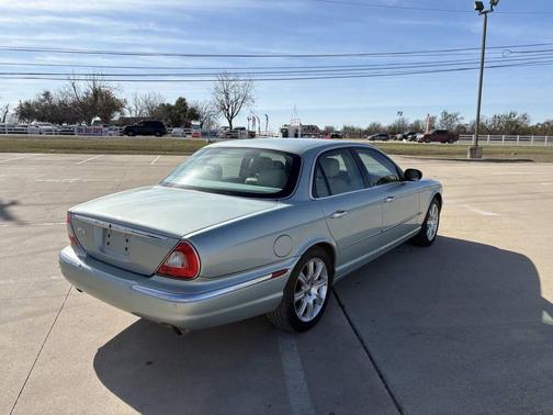 2004 Jaguar XJ Base