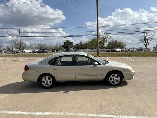 TAN 2004 Ford Taurus SES
