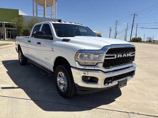 2022 RAM 2500 Tradesman Crew Cab 4x4 8' Box