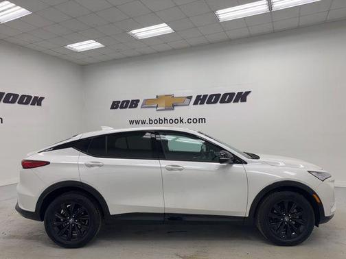 White Frost Tricoat 2024 Buick Envista Sport Touring FWD