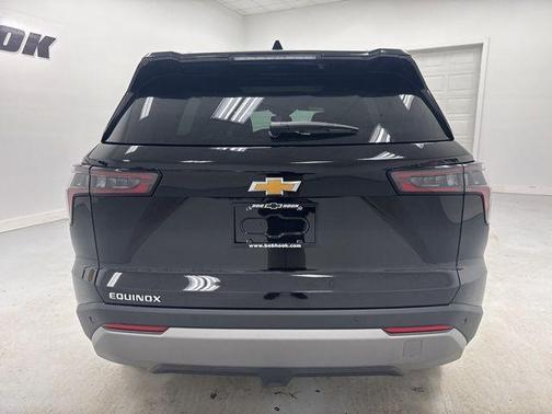 Mosaic Black Metallic 2026 Chevrolet Equinox 1LT