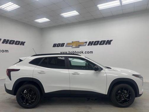 Summit White 2026 Chevrolet Trax LT