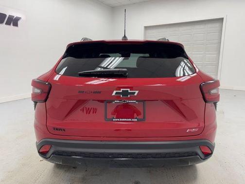 Apex Red 2026 Chevrolet Trax FWD 2RS