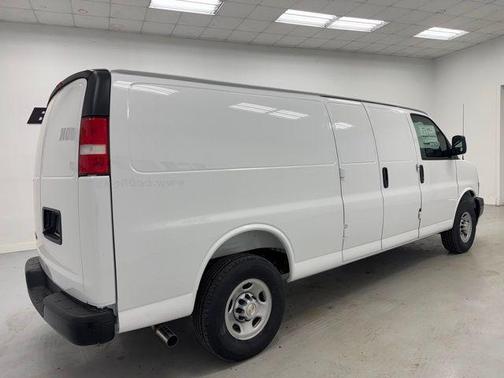 Summit White 2026 Chevrolet Express 2500 Work Van