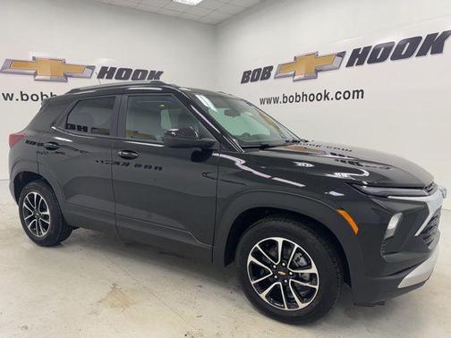 Mosaic Black Metallic 2026 Chevrolet Trailblazer LT