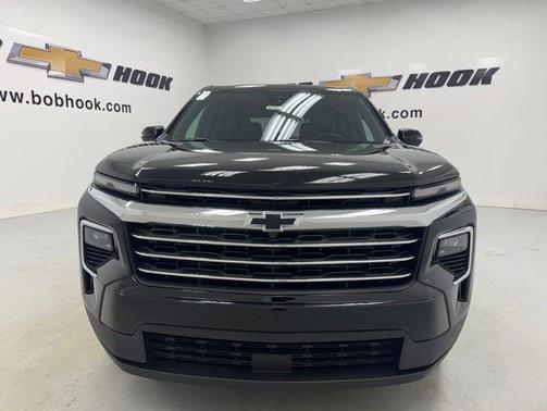 Mosaic Black Metallic 2026 Chevrolet Traverse LT